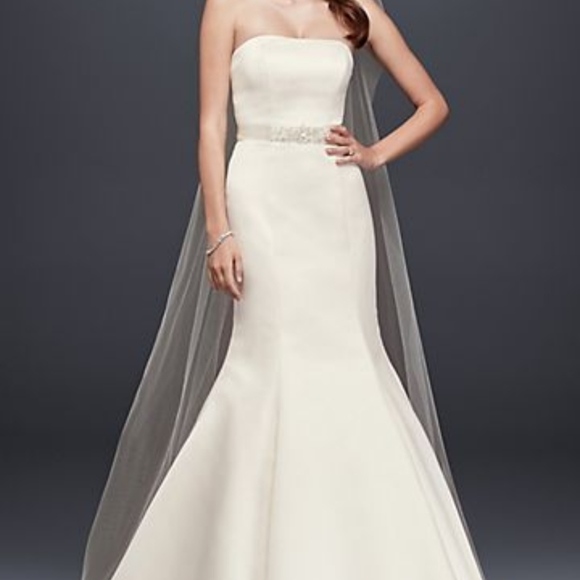 New wedding dress with tags attached - Picture 10 of 11